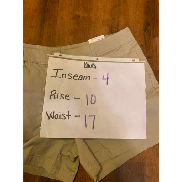 Liz Claiborne NWT Shorts 12 Petite Khaki Tan Classic Chino - Picture 6 of 9